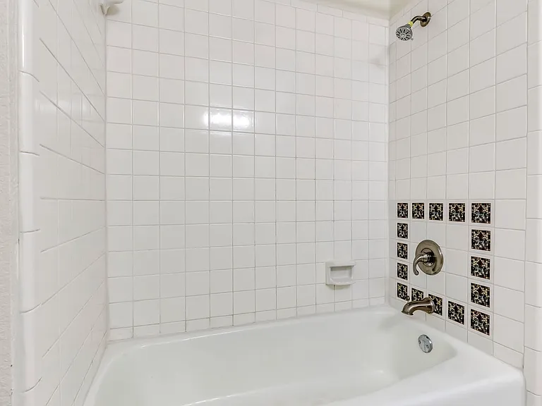 2404 Andover Dr — Photo 24