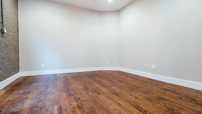 Rented by Nooklyn NYC LLC | media 18