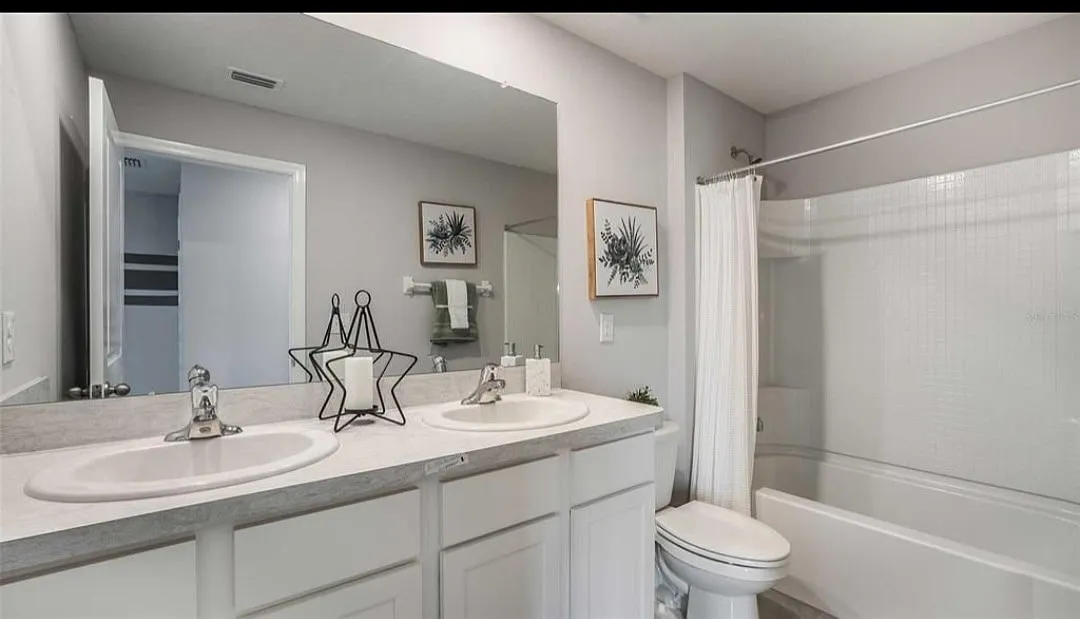 4 bed, 2.5 bath, 2260 sqft, $2,950 — Photo 2