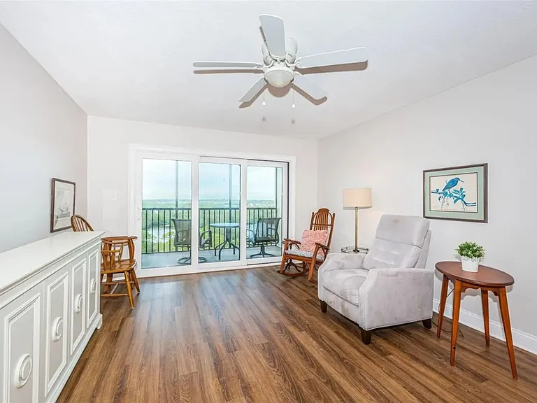 5400 Park St N #Penthouse 10 — Photo 2