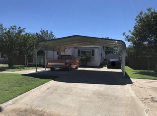 210 11th St, Levelland, TX 79336