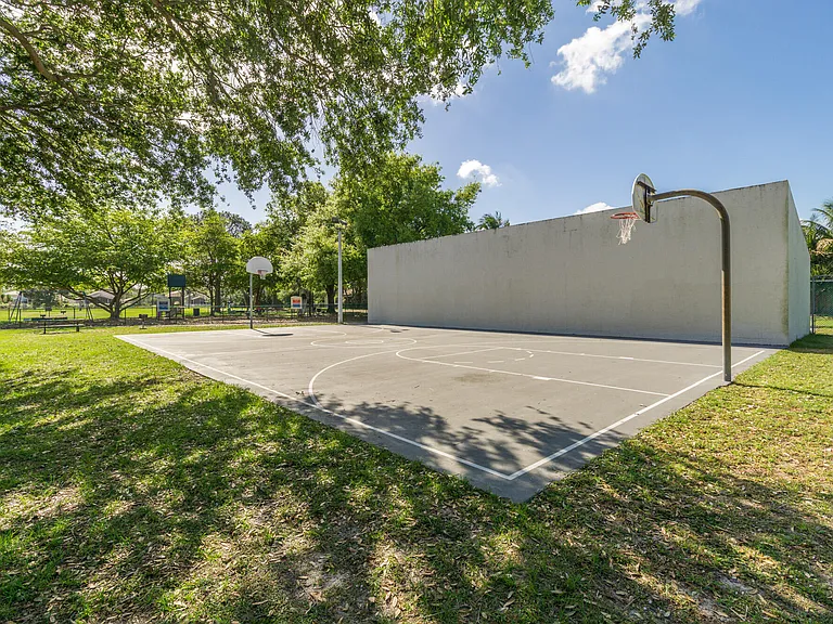 178 Pinewood Ct — Photo 26