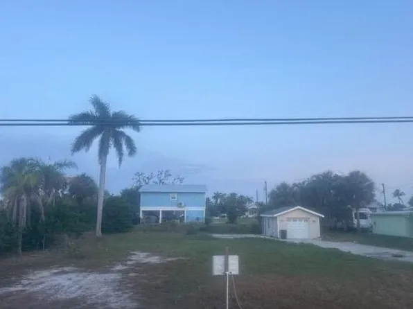 2751 Oleander St, Saint James City, FL 33956