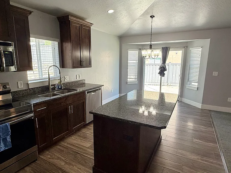 7081 N Hollow View Ct — Photo 23