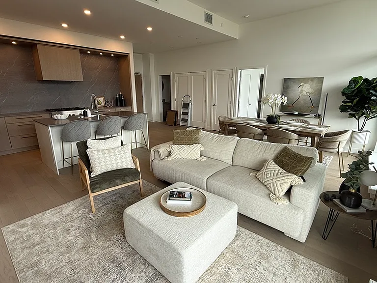 3389 Lakeshore Rd #602 — Photo 10