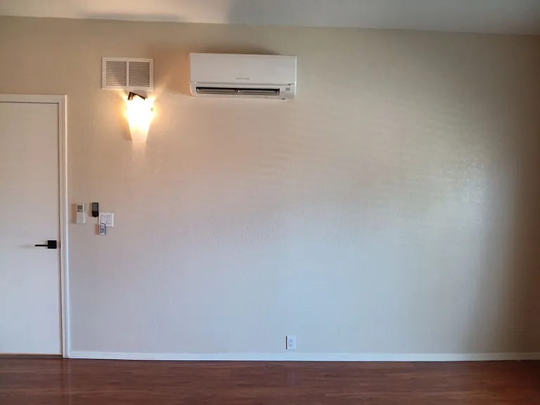 10404 Griffith Park Dr NE — Photo 10
