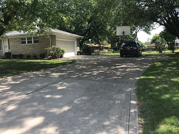 3rd image of 1225 Southwood Dr