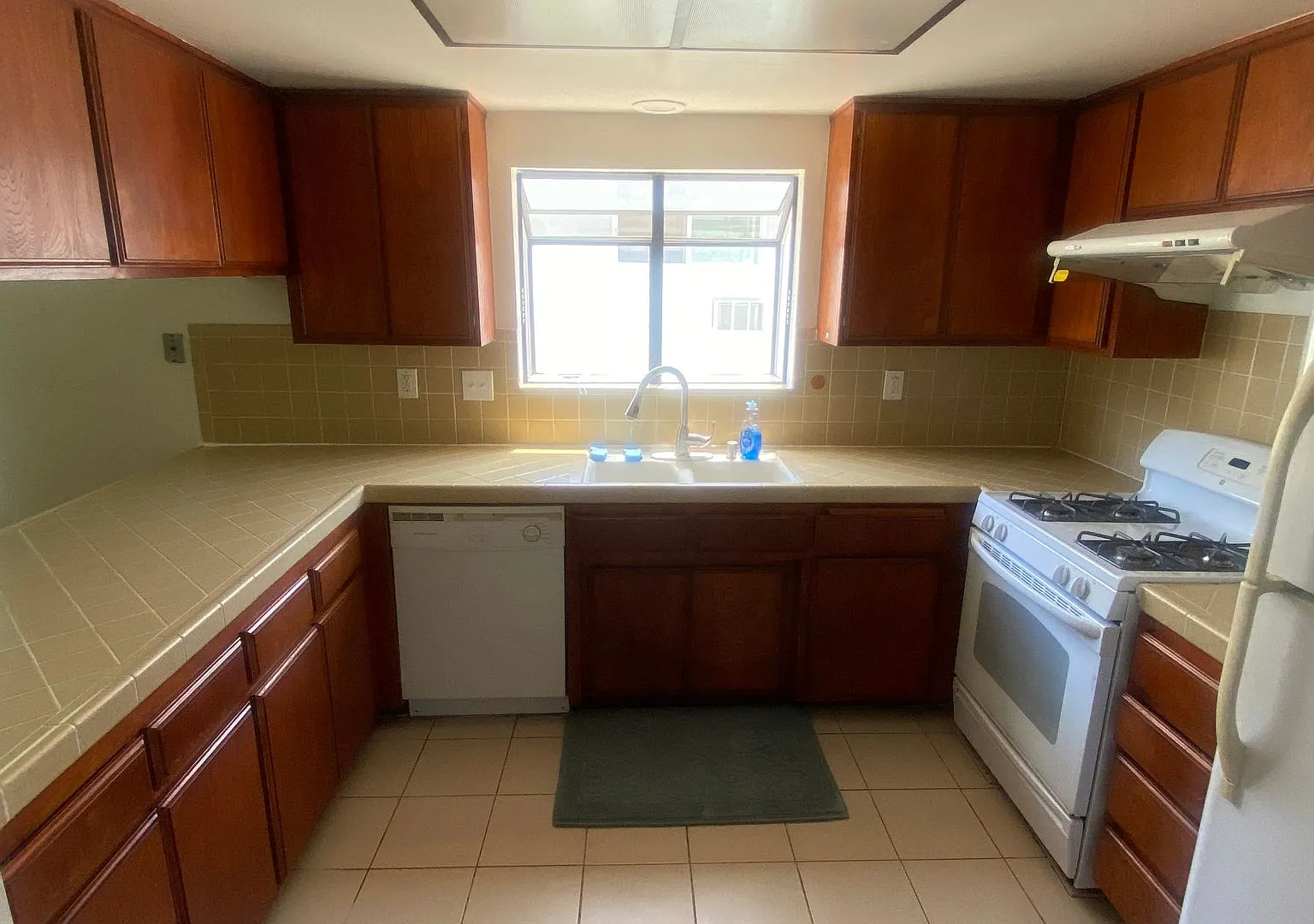 Renovated Townhome with Garage *Appointment* — Photo 4