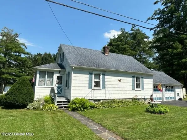 4 Harris Ave, South Bethlehem, NY 12161