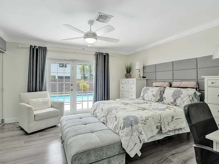 620 SW 100th Ave — Photo 33