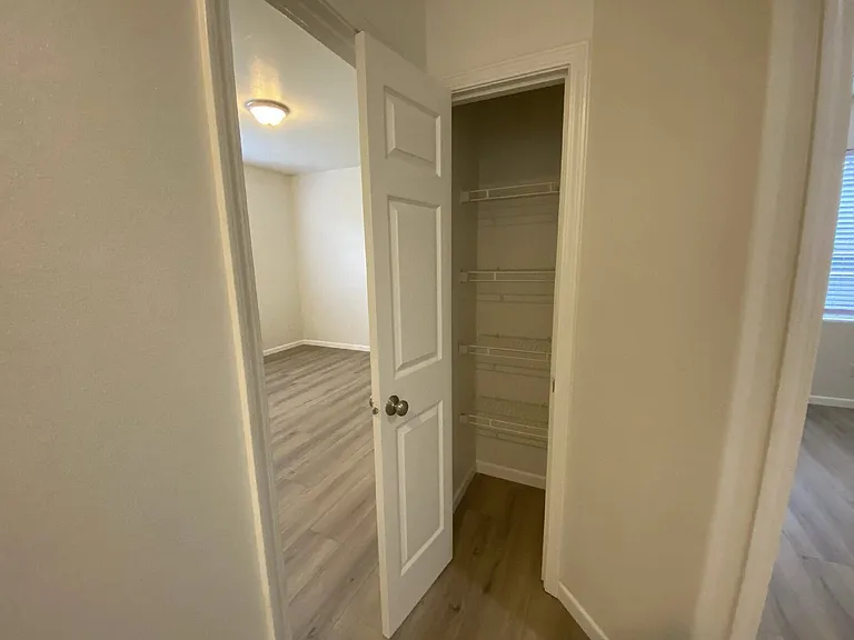 660 Callahan Dr — Photo 15