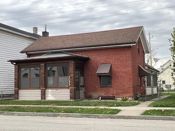 2052 Jackson St, Dubuque, IA 52001