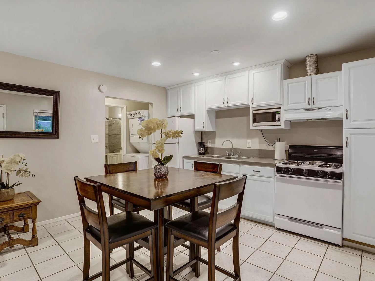 1 bed, 500 sqft, $2,100 — Photo 2