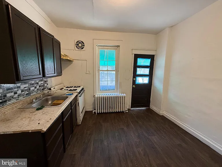 1504 S Dover St — Photo 4
