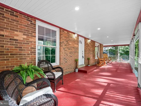 10829 Moore Dr, Manassas, VA 20111