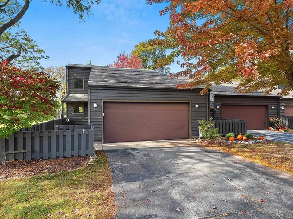 65 Webster Heights Dr, Green Bay, WI 54301