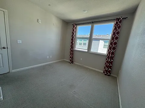 555 Clover Cir — Photo 7
