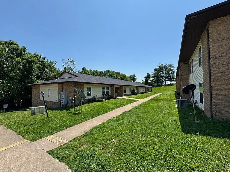 1450 Herschend Ln — Photo 3