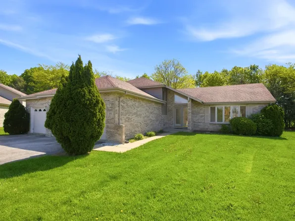 301 Providence Dr, Matteson, IL 60443