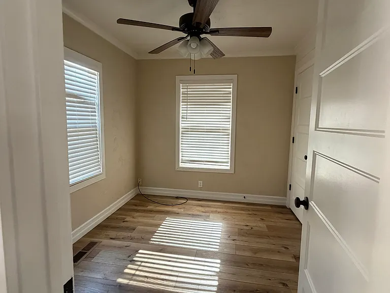 425 Daisy Ave — Photo 3