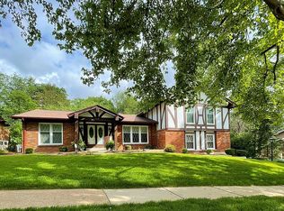 334 Dungate Dr, Chesterfield, MO 63017