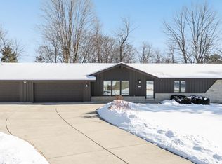 3171 Glacier Dr, Hubertus, WI 53033