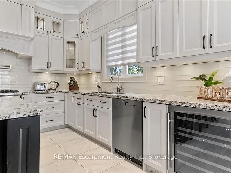 81 Brock St — Photo 28