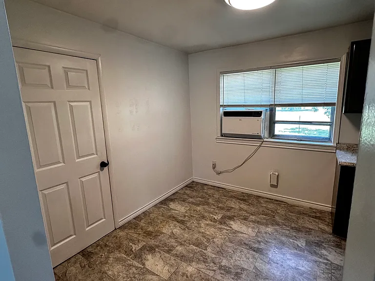802 NW 4th St — Photo 9