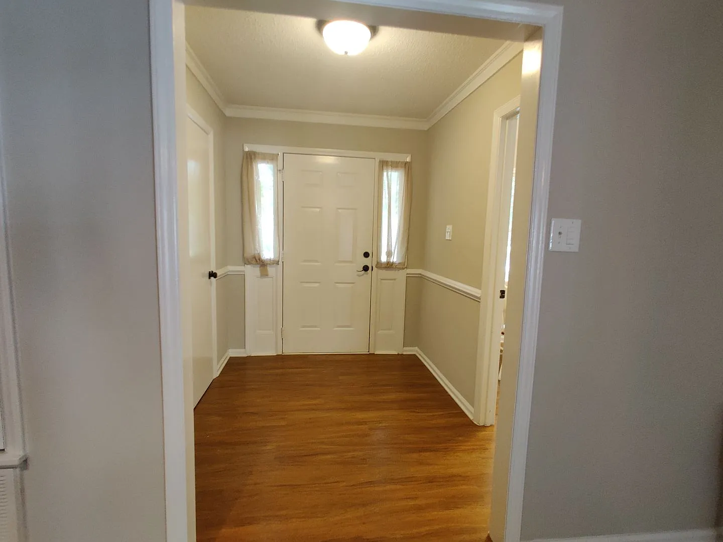 3 Bedroom Home in Chestnut Lake — Photo 2