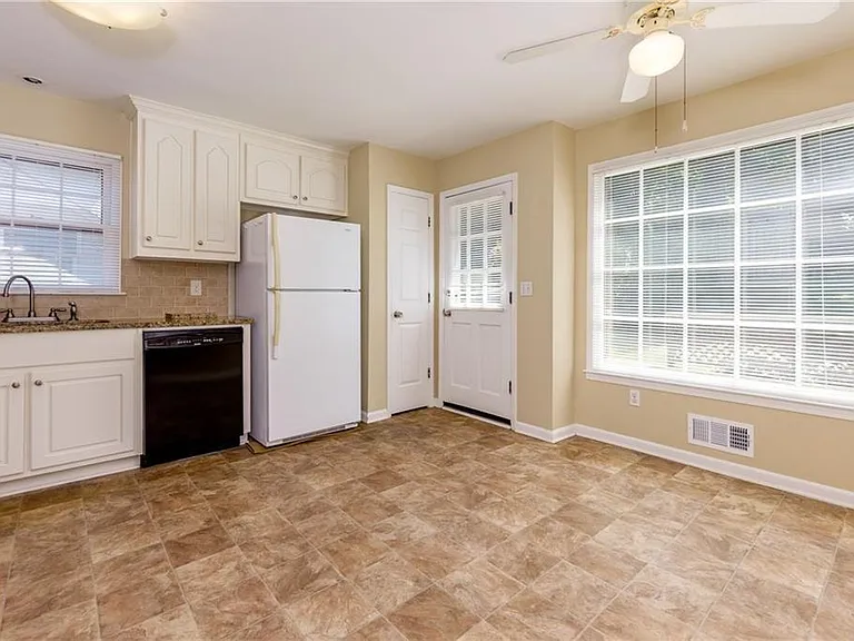 2890 Carrollton Ct — Photo 13
