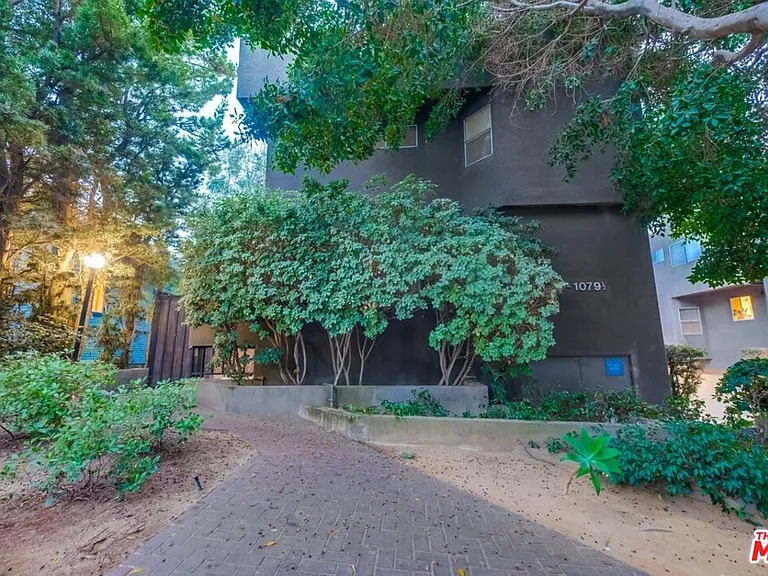 1077 W Kensington Rd #3 — Photo 4