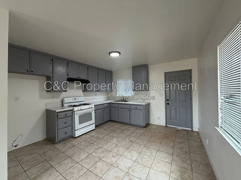 21490 Bear Valley Rd #B — Photo 3