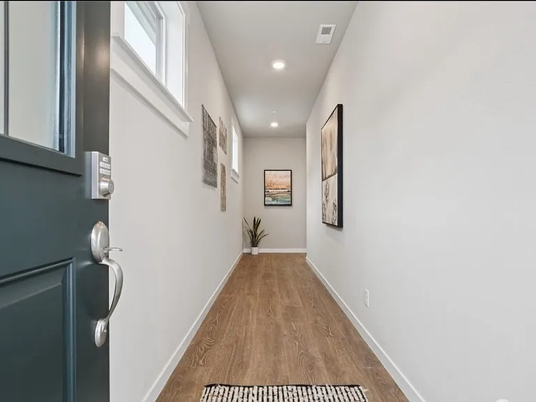 13524 NE 104th Way — Photo 2