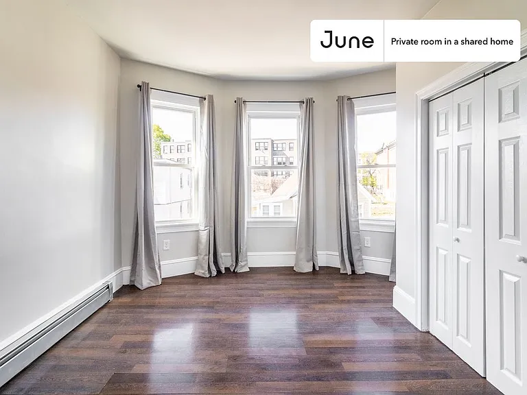 16 Glenway St #B — Photo 2