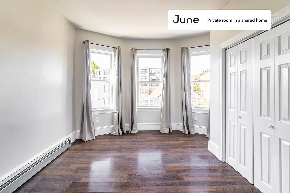 Building Photo - 16 Glenway St #B