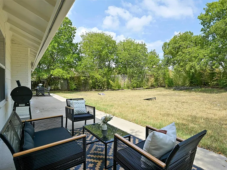 9414 Meadow Vale — Photo 34