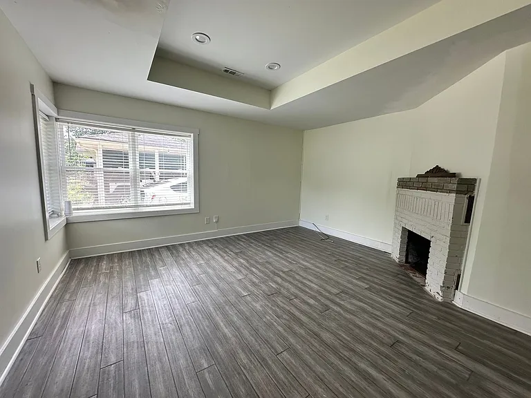 490 Barnett Dr — Photo 4