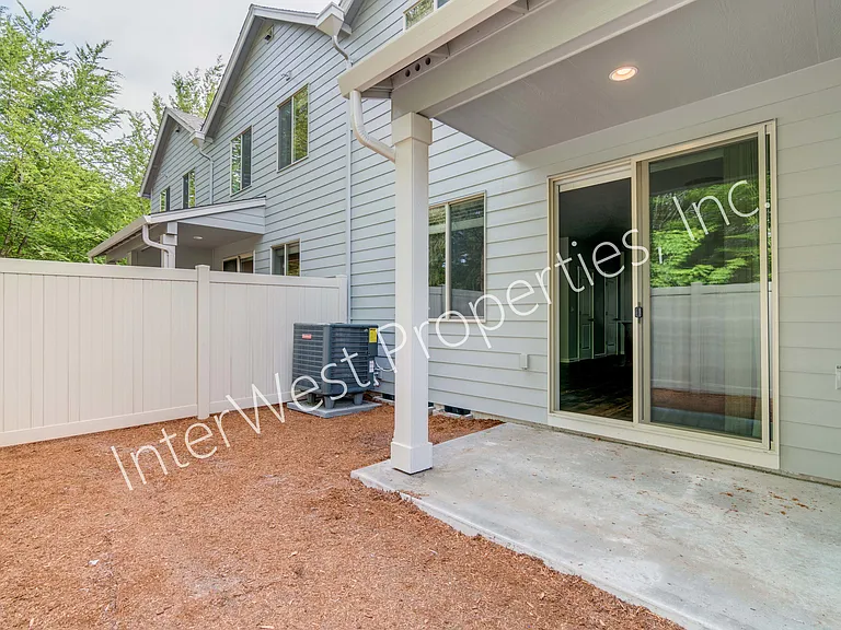 10405 NE 61st Cir — Photo 26
