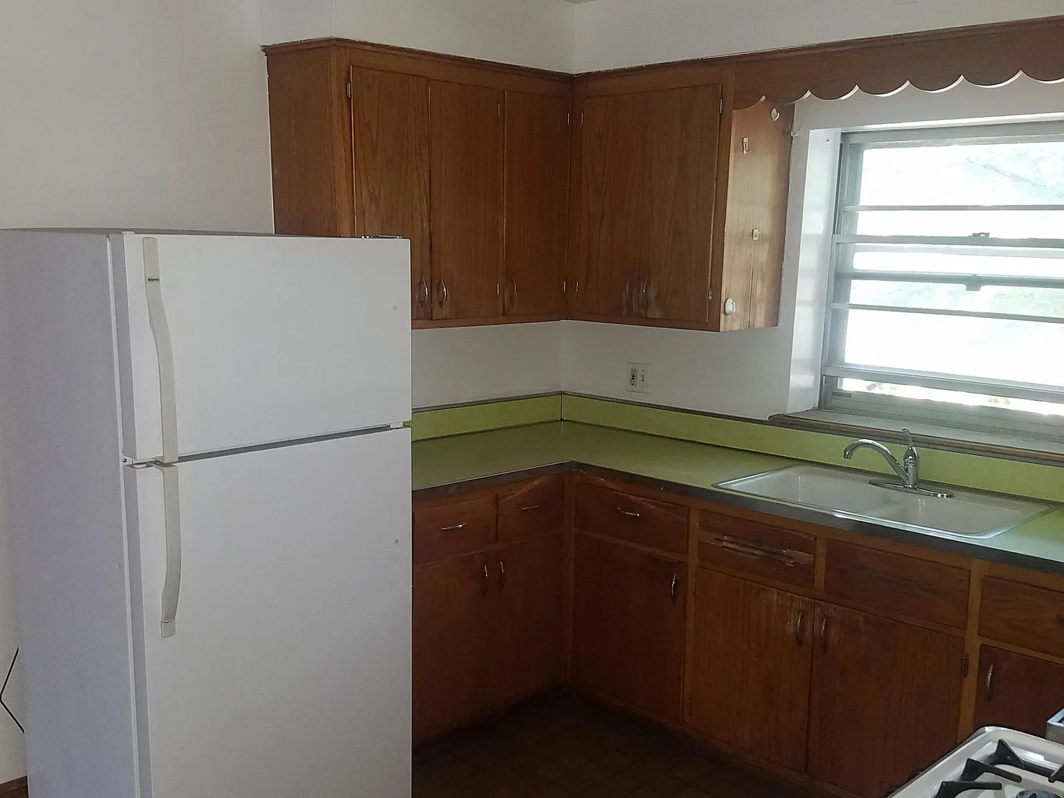 3 bed, 1000 sqft, $1,600 — Photo 1