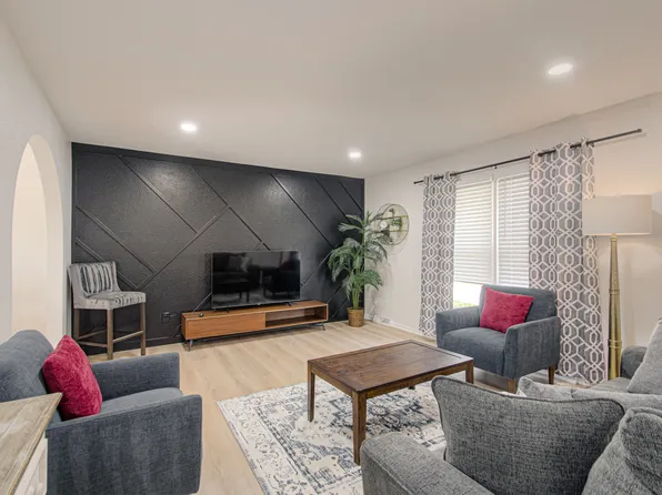 7507 NW 77th St, Kansas City, MO 64152