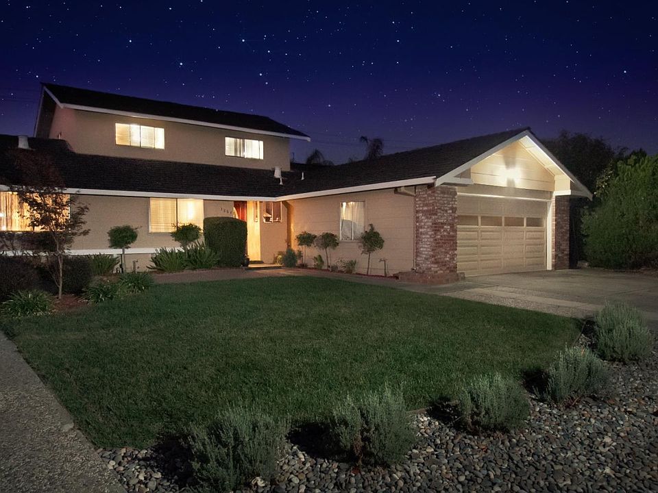 1st image of 3884 Forestwood Dr