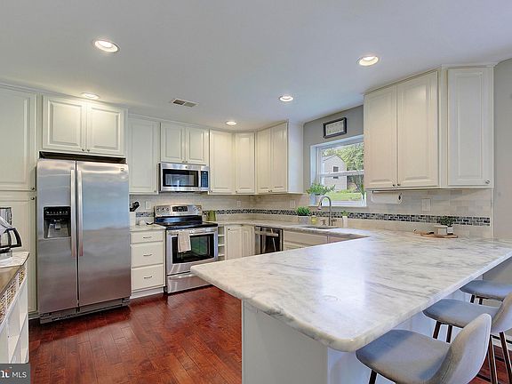 2nd image of 326 Clifton Ave