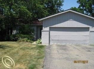 2200 Langham Dr, West Bloomfield, MI