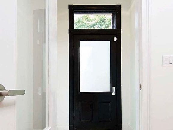 4th image of 1067 Hancock St #3