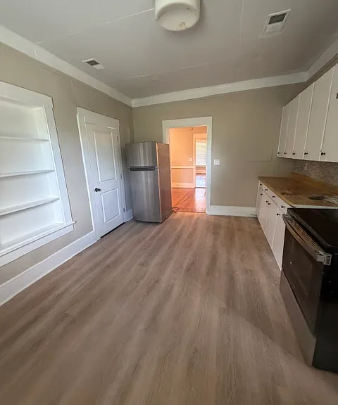 upstairs kitchen #1