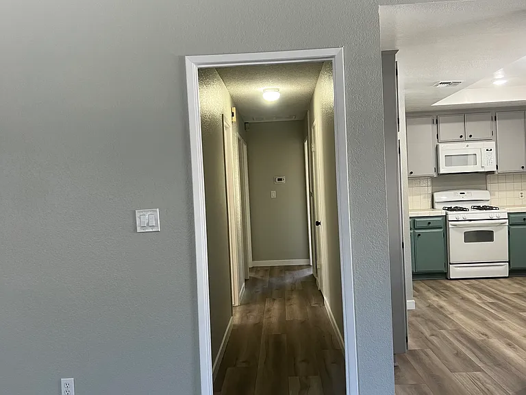 9210 Langdon Ave — Photo 17