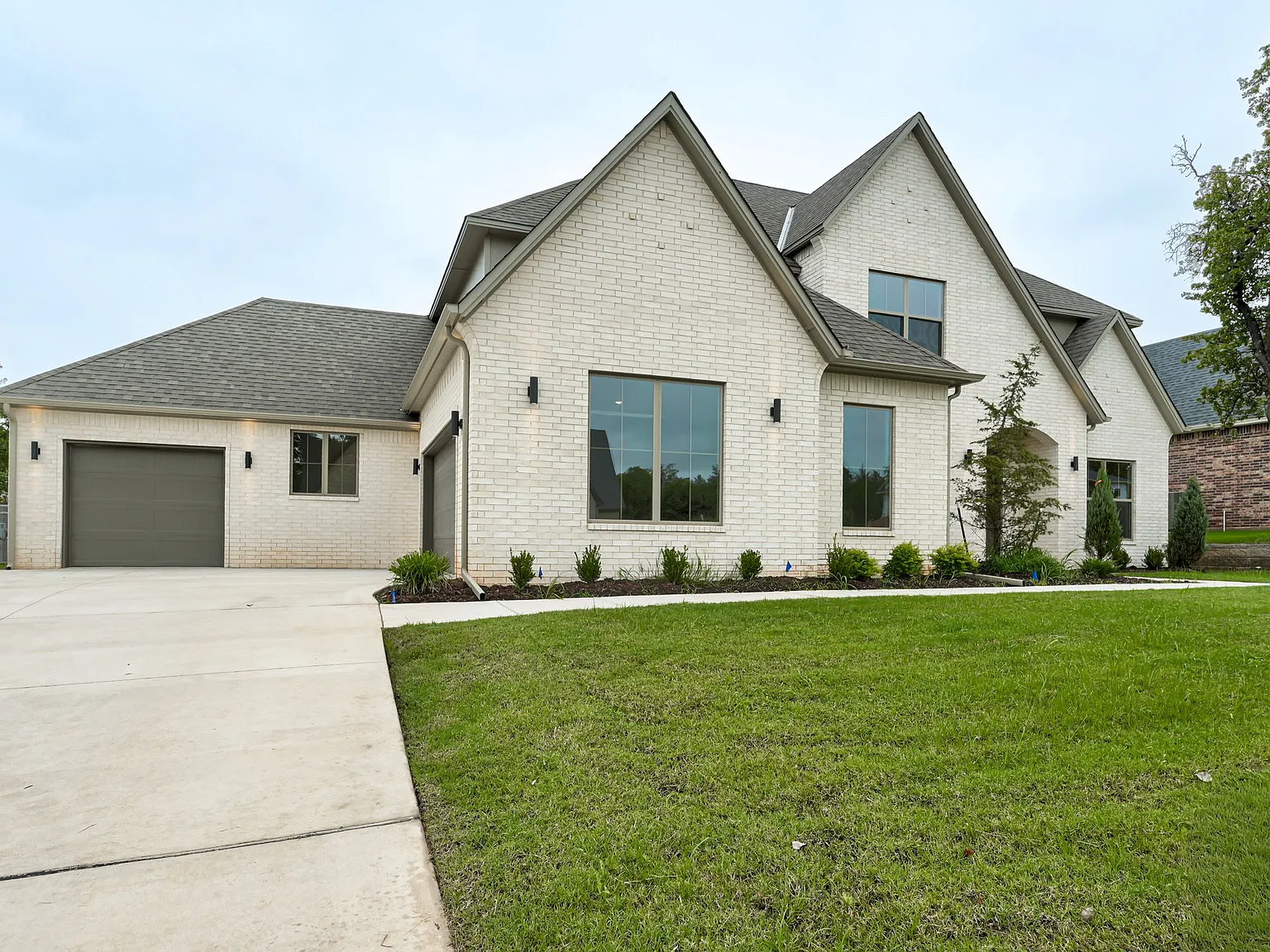4 bed, 3020 sqft, $3,400 — Photo 3