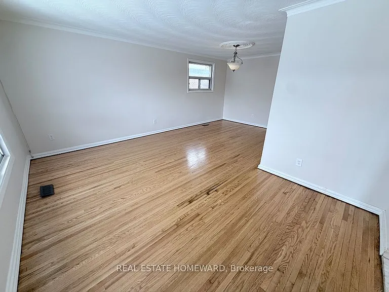 7 Dunlop Ave #MAIN — Photo 3