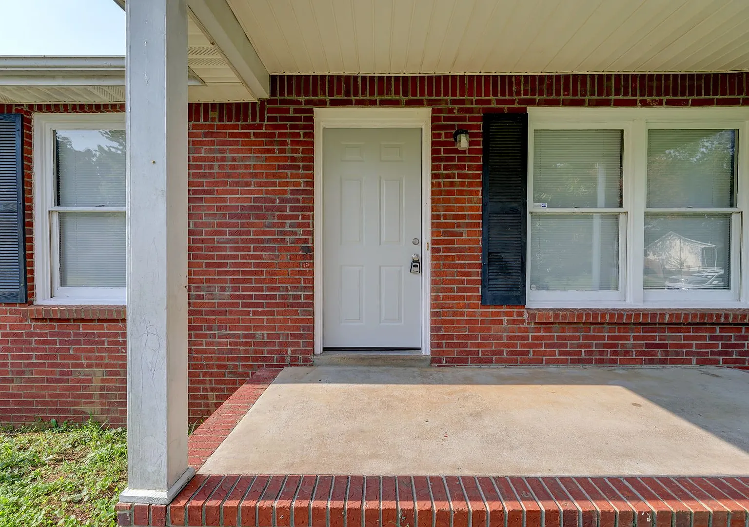 Sweet 3 Bed 2 Bath In Perfect Location At Perfect Price. — Photo 2