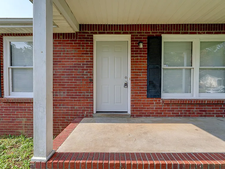 204 Bob White Dr — Photo 2